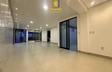 Imagem: A casa em condomínio possui 5 Dormitórios, 5 Banheiros, 5