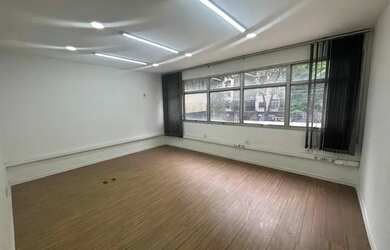 Imagem: O depósito possui 1 Vaga na garagem e 40m² de Área e está