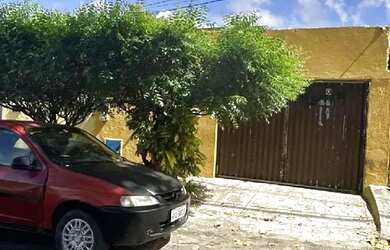 Imagem: A casa possui 2 Dormitórios, 1 Banheiro, 141m² de Área e