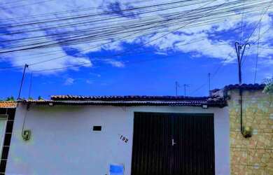 Imagem: A casa possui 2 Dormitórios, 1 Banheiro, 1 Vaga na garagem