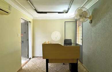 Imagem: O depósito possui 3 Vagas na garagem, 220m² de Área, Imóvel