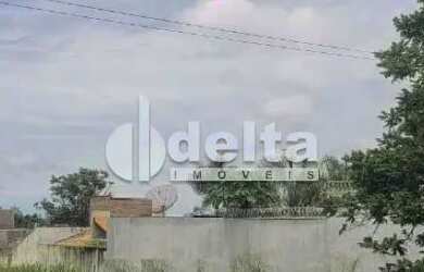 Imagem: O terreno à venda possui e está localizado em Jardim Karaíba