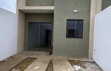 Imagem: A casa à venda possui 2 Dormitórios e 2 Banheiros e está