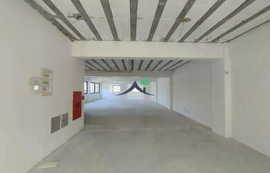 Imagem: O depósito possui 4 Vagas na garagem e 214m² de Área e está