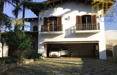 Imagem: A casa possui 4 Dormitórios, 3 Banheiros, 5 Vagas na garagem