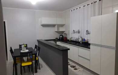 Imagem: A casa possui 3 Dormitórios, 2 Banheiros, 2 Vagas na garagem