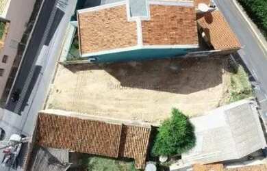 Imagem: O terreno possui 280m² de Área e está localizado em Centro