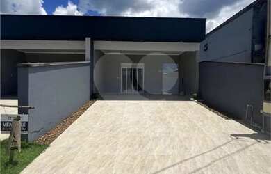 Imagem: A casa possui 2 Dormitórios, 2 Banheiros, 4 Vagas na garagem