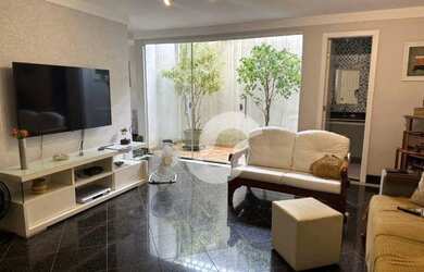 Imagem: A casa em condomínio possui 4 Dormitórios, 5 Banheiros, 217m²