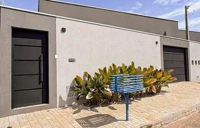 Imagem: A casa para alugar possui 3 Dormitórios, 2 Banheiros, 2 Vagas