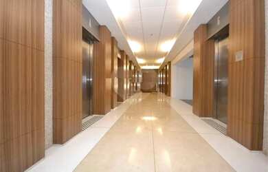 Imagem: O depósito possui 5 Vagas na garagem, 1.220m² de Área e