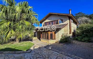 Imagem: A casa em condomínio possui 5 Dormitórios, 5 Banheiros, 5