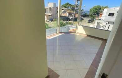 Imagem: A casa possui 4 Dormitórios, 3 Banheiros, 2 Vagas na garagem