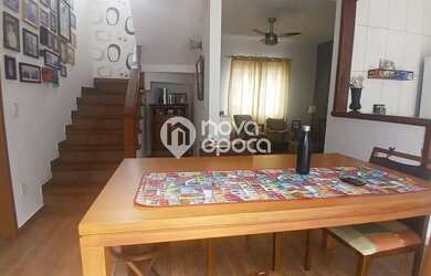 Imagem: A casa possui 3 Dormitórios, 3 Banheiros, 5 Vagas na garagem