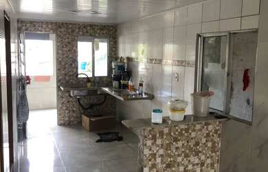 Imagem: A casa possui 3 Dormitórios, 1 Banheiro e está localizado