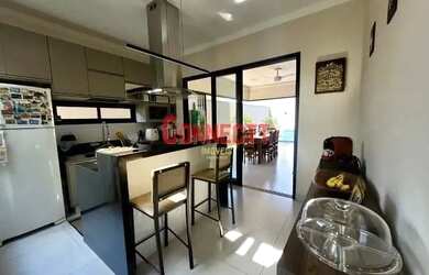 Imagem: A casa em condomínio possui 3 Dormitórios, 5 Banheiros, 4