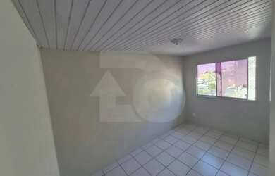 Imagem: O apartamento possui 3 Dormitórios, 1 Banheiro, 1 Vaga na garagem