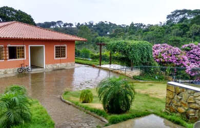Imagem: A casa em condomínio possui 4 Dormitórios, 4 Banheiros, 3