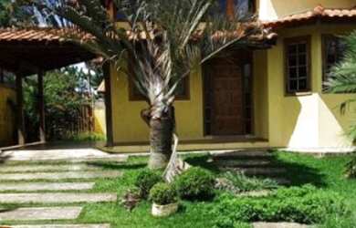 Imagem: A casa em condomínio possui 4 Dormitórios, 3 Banheiros, 4