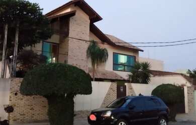 Imagem: A casa possui 3 Dormitórios, 4 Banheiros e 450m² de Área