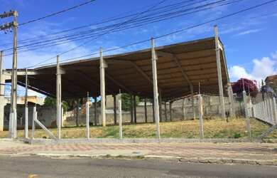 Imagem: O depósito possui 5 Vagas na garagem, 3.341m² de Área e