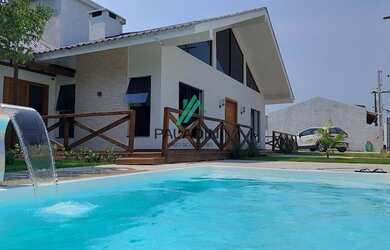 Imagem: A casa possui 3 Dormitórios, 3 Banheiros, 650m² de Área e