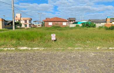 Imagem: O terreno possui 300m² de Área e está localizado em Balneário