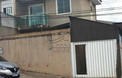 Imagem: A casa possui 2 Dormitórios, 2 Banheiros, 2 Vagas na garagem