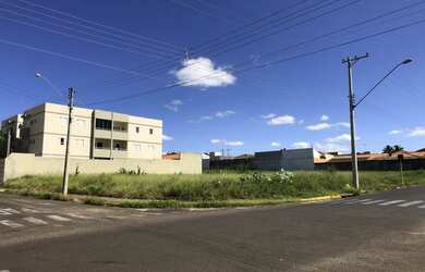 Imagem: O terreno possui 900m² de Área e está localizado em Jardim