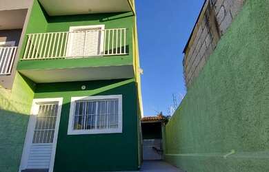 Imagem: A casa à venda possui 2 Dormitórios, 1 Banheiro, 2 Vagas na