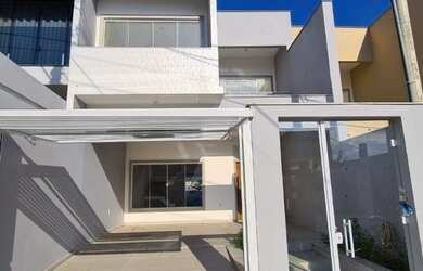 Imagem: A casa possui 3 Dormitórios, 3 Banheiros, 2 Vagas na garagem