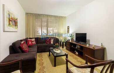 Imagem: A casa possui 3 Dormitórios, 3 Banheiros, 2 Vagas na garagem