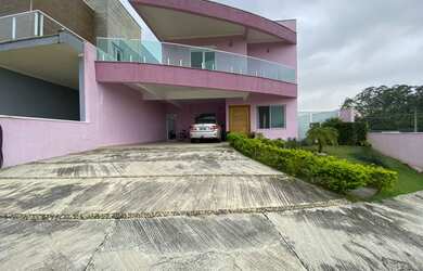 Imagem: A casa em condomínio possui 3 Dormitórios, 5 Banheiros, 4