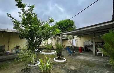 Imagem: A casa possui 3 Dormitórios, 3 Banheiros, 3 Vagas na garagem