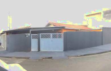 Imagem: A casa possui 3 Dormitórios, 2 Banheiros, 2 Vagas na garagem