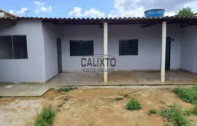 Imagem: A casa possui 2 Dormitórios, 2 Banheiros, 5 Vagas na garagem