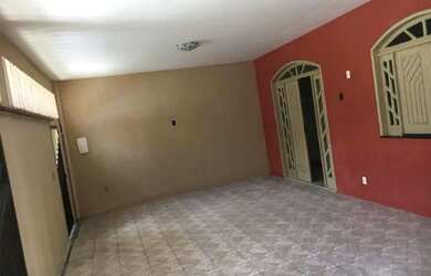 Imagem: A casa possui 3 Dormitórios, 2 Banheiros, 2 Vagas na garagem