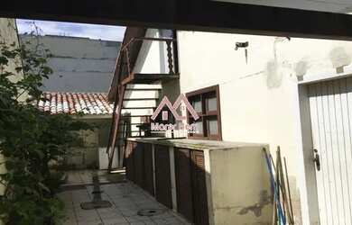 Imagem: A casa possui 1 Dormitório, 5 Banheiros, 350m² de Área e