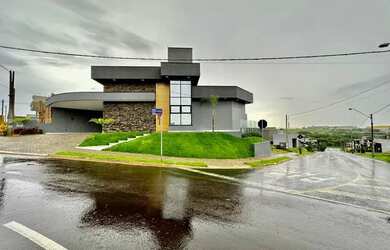 Imagem: A casa em condomínio possui 3 Dormitórios, 3 Banheiros, 4