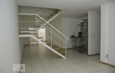 Imagem: A casa em condomínio possui 4 Dormitórios, 4 Banheiros, 2