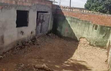 Imagem: A casa possui 3 Dormitórios, 2 Banheiros, 3 Vagas na garagem