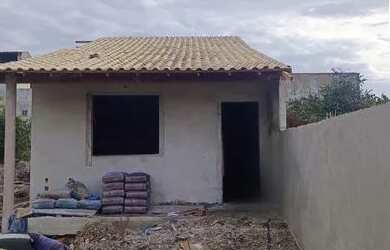 Imagem: A casa possui 2 Dormitórios, 1 Banheiro, 1 Vaga na garagem