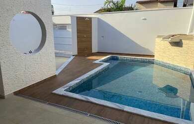 Imagem: A casa possui 3 Dormitórios, 3 Banheiros, 3 Vagas na garagem