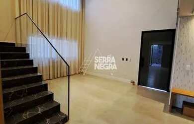 Imagem: A casa em condomínio possui 4 Dormitórios, 5 Banheiros, 2