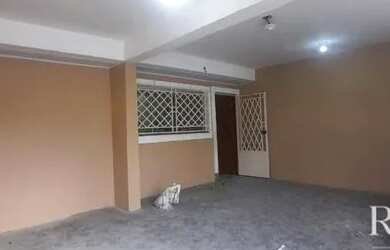 Imagem: A casa possui 3 Dormitórios, 2 Banheiros, 3 Vagas na garagem