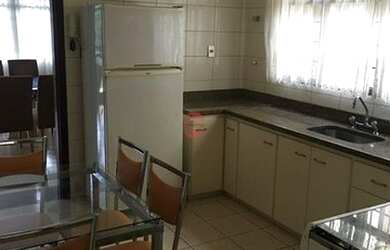 Imagem: A casa possui 3 Dormitórios, 3 Banheiros, 4 Vagas na garagem