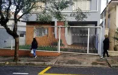 Imagem: A casa possui 4 Dormitórios, 3 Banheiros, 3 Vagas na garagem