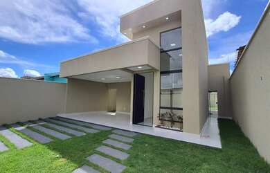 Imagem: A casa possui 3 Dormitórios, 2 Banheiros, 4 Vagas na garagem