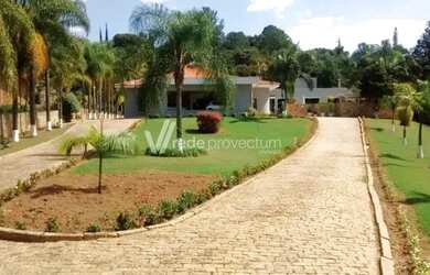 Imagem: A casa em condomínio possui 5 Dormitórios, 5 Banheiros, 5