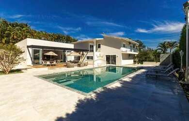 Imagem: A casa em condomínio à venda possui 5 Dormitórios, 5 Banheiros